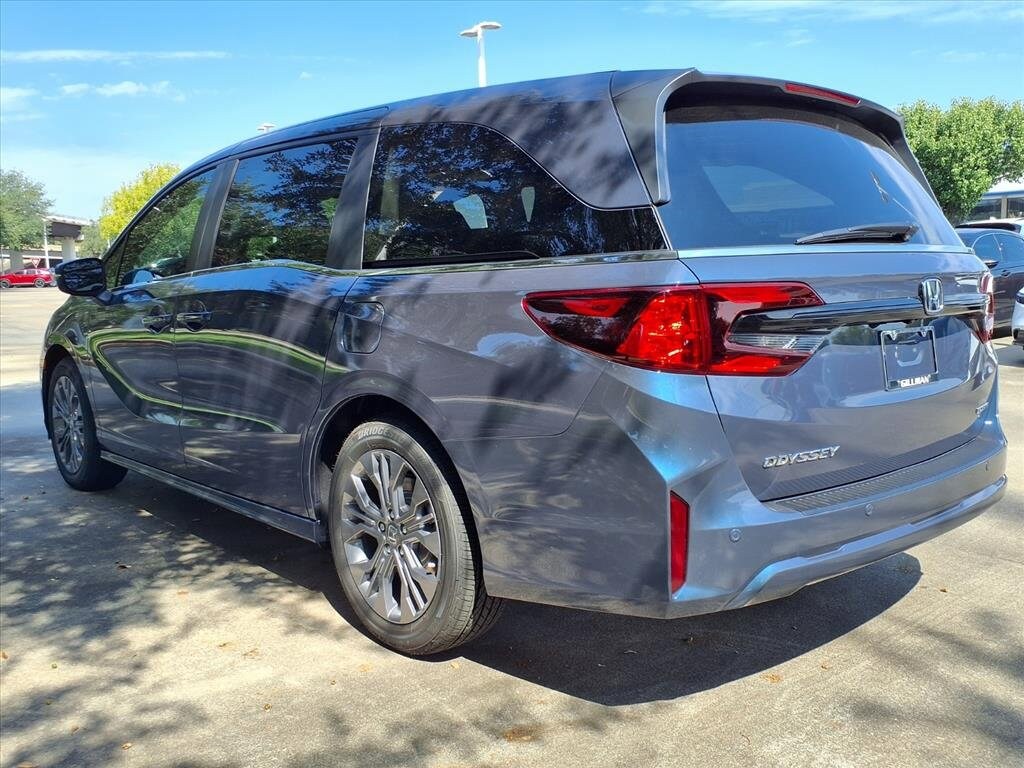 2026 Honda Odyssey Touring photo 2