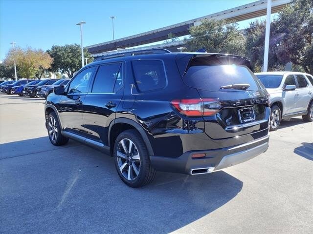 2025 Honda Pilot Touring photo 2
