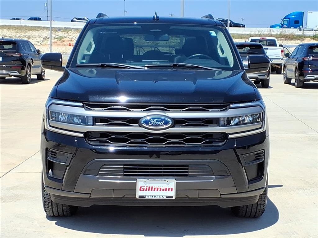 2024 Ford Expedition XLT photo 2