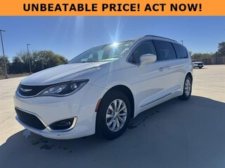 Used 2019 Chrysler Pacifica Touring L Van Passenger Van H260377A near San Antonio, TX