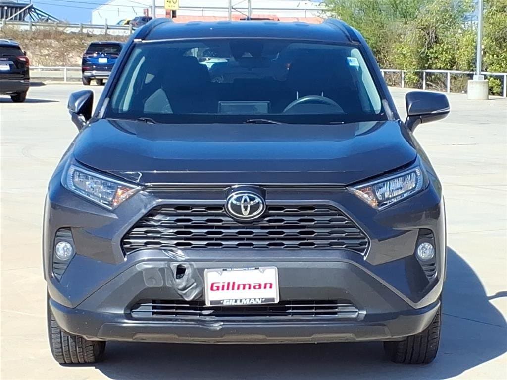 2021 Toyota RAV4 XLE photo 3