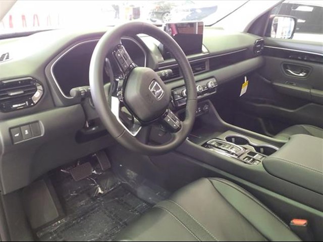 2025 Honda Pilot Touring photo 2