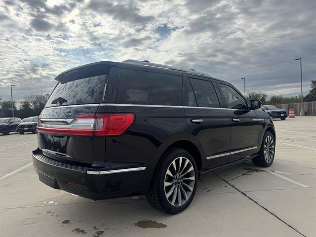 2019 Lincoln Navigator Select photo 3