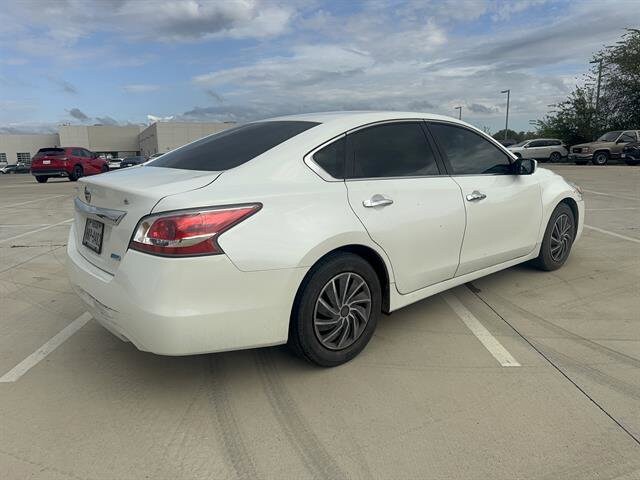2014 Nissan Altima 2.5 photo 2