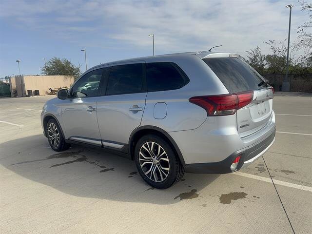 2016 Mitsubishi Outlander SE photo 3