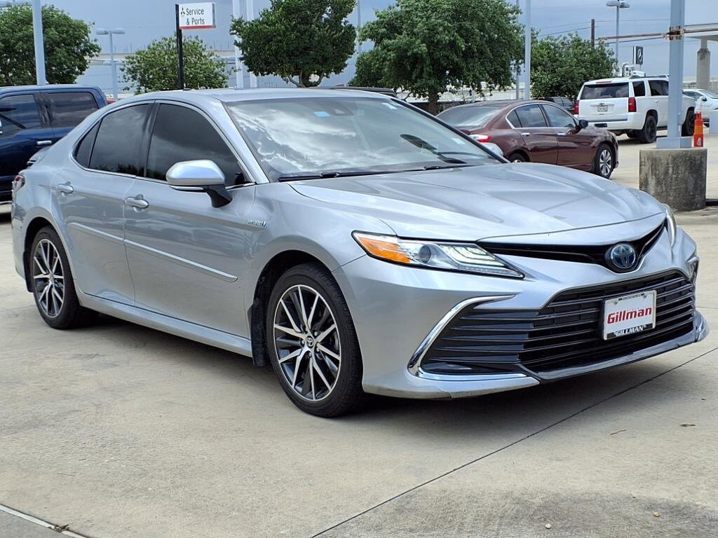 2021 Toyota Camry Hybrid XLE photo 2