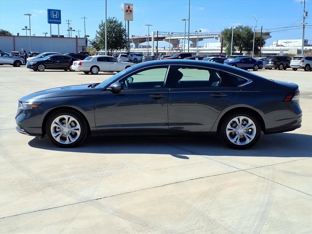 2025 Honda Accord LX photo 4