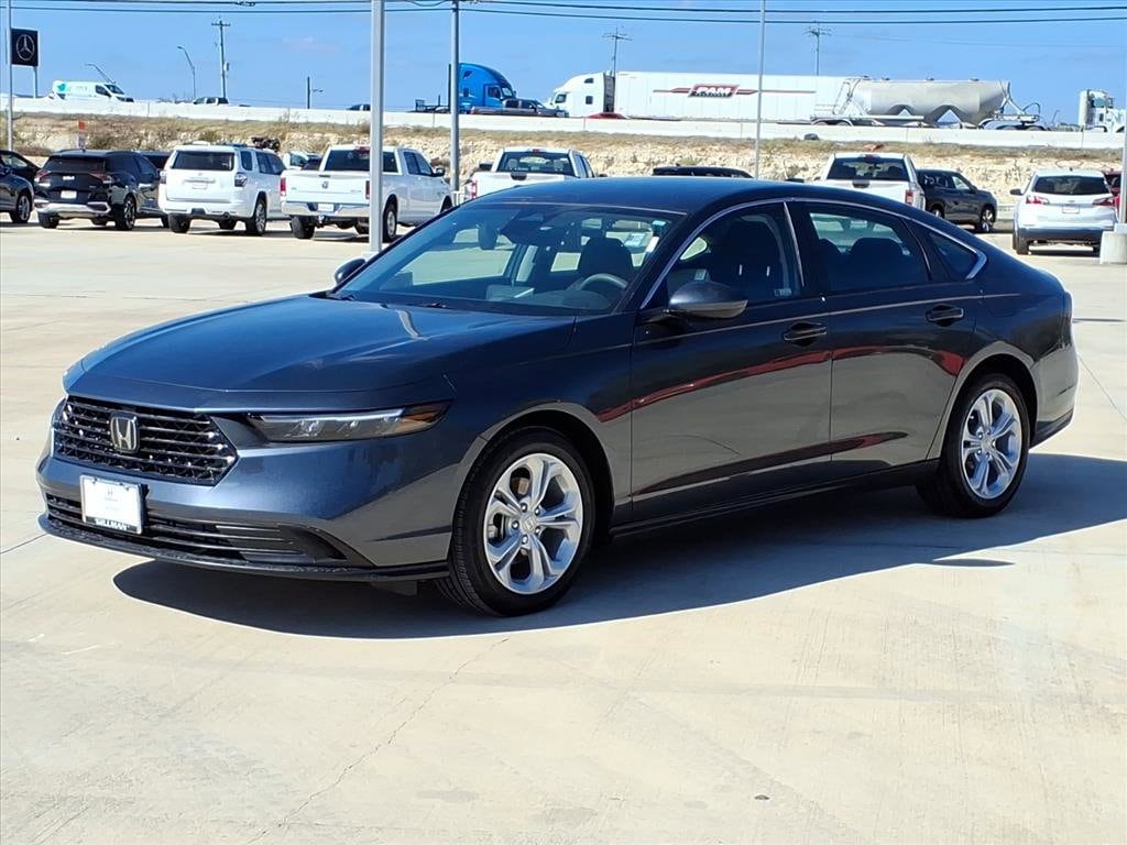 2025 Honda Accord LX photo 3