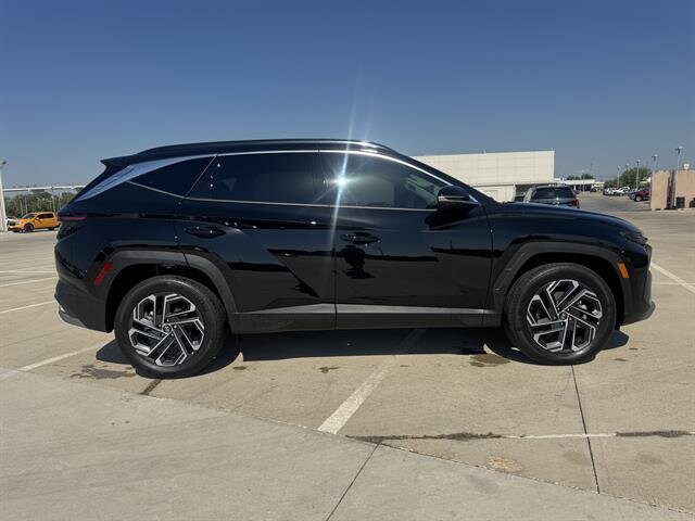 2025 Hyundai Tucson Hybrid Limited photo 3