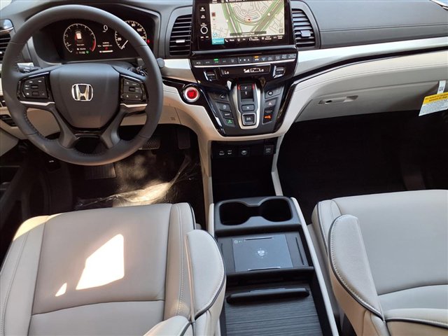 2026 Honda Odyssey Touring photo 3