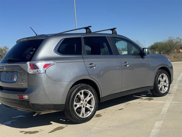 2014 Mitsubishi Outlander GT photo 2