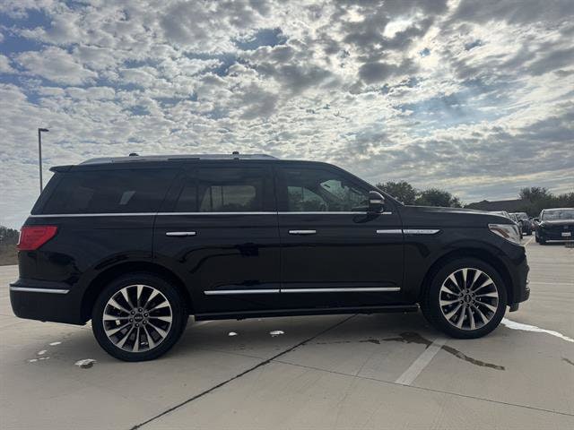 2019 Lincoln Navigator Select photo 2