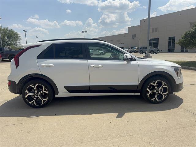 2023 Kia Niro EX Touring photo 2