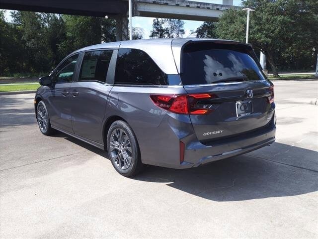 2026 Honda Odyssey Touring photo 2