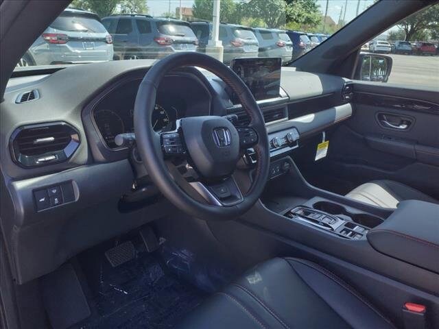 2025 Honda Pilot TrailSport photo 2