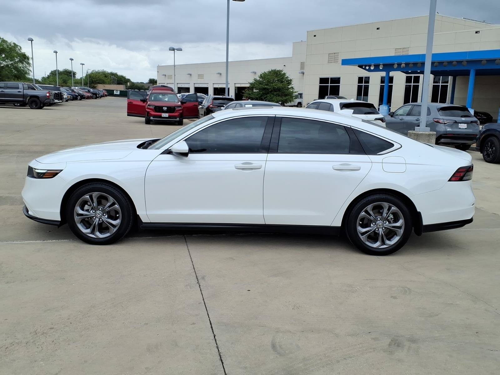 2024 Honda Accord EX - Photo 6