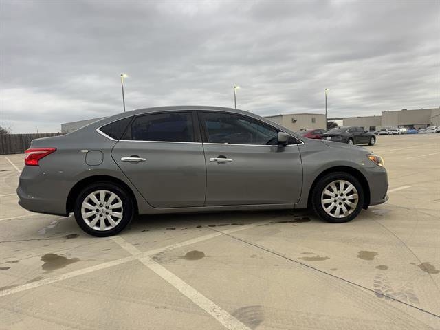 2017 Nissan Sentra S photo 4
