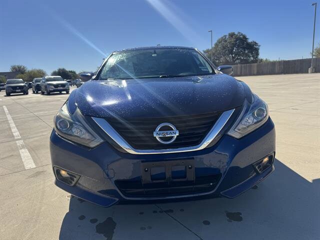 2017 Nissan Altima 2.5 SR photo 2
