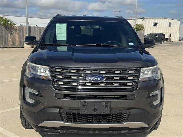 2017 Ford Explorer XLT photo 2