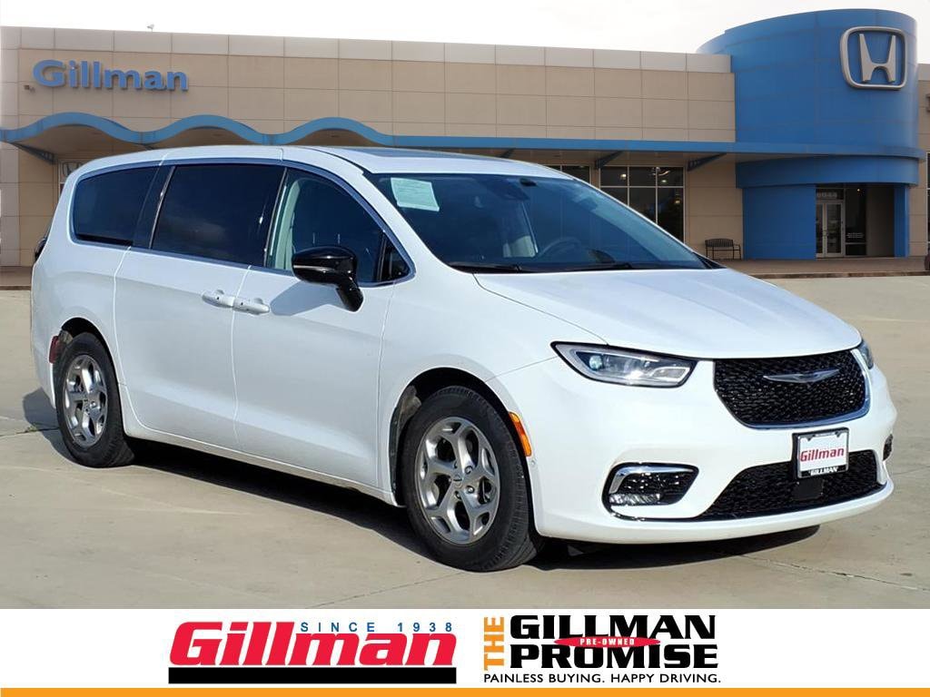 2024 Chrysler Pacifica Limited's photo