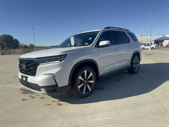 2025 Honda Pilot Touring AWD's photo