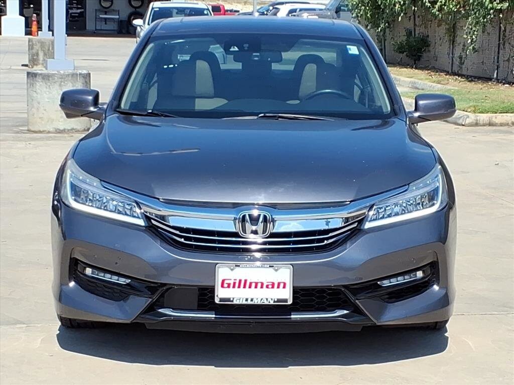 2017 Honda Accord Hybrid Touring photo 2