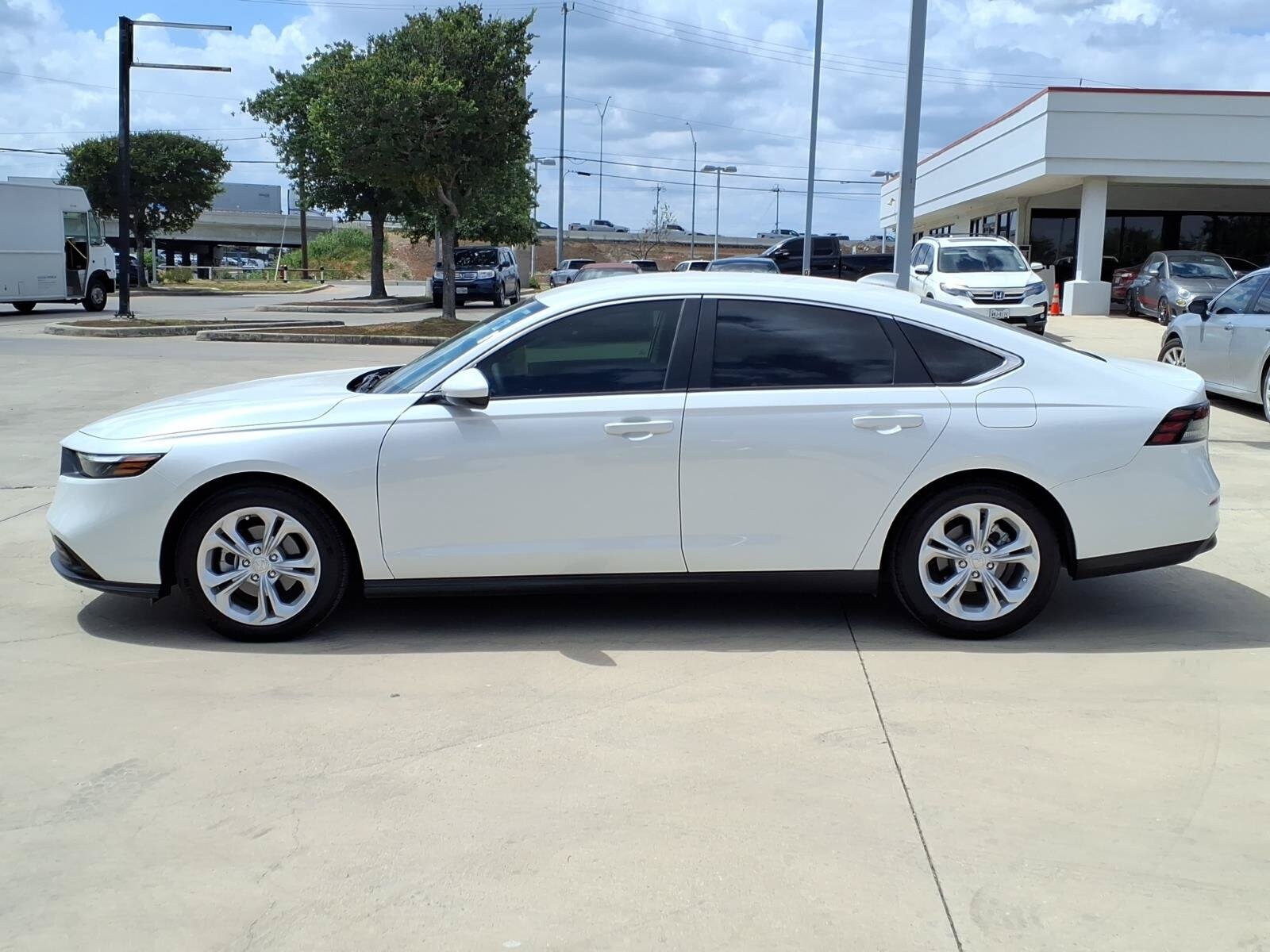 2025 Honda Accord LX - Photo 6