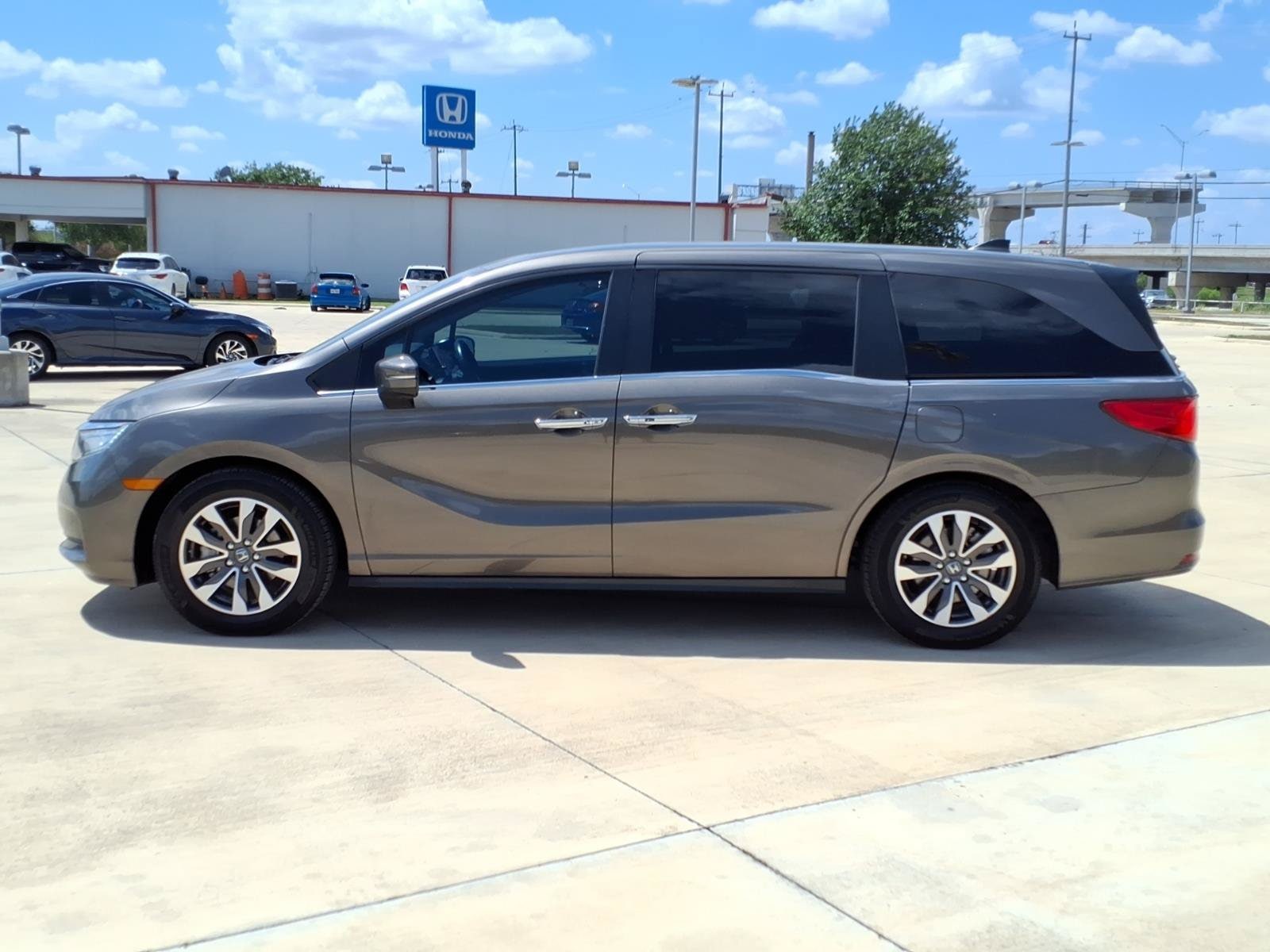 2021 Honda Odyssey EX-L - Photo 6