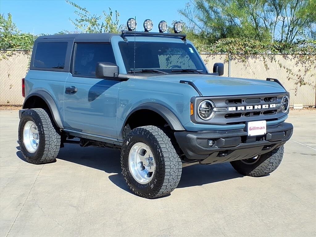 2021 Ford Bronco Outer Banks photo 2