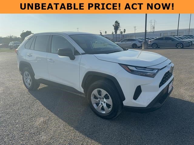 2025 Toyota RAV4 LE's photo
