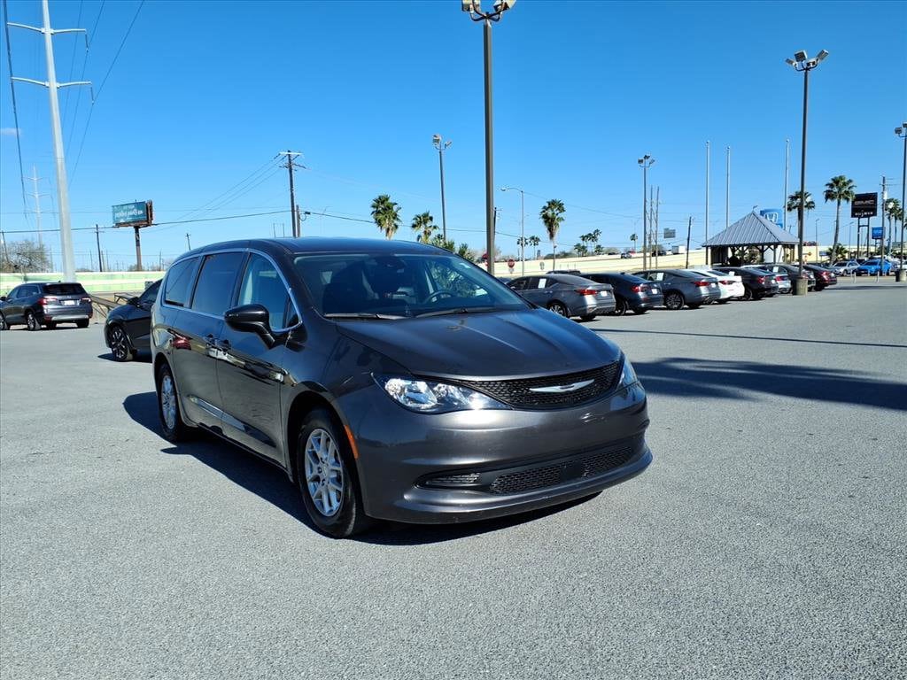 2023 Chrysler Voyager LX