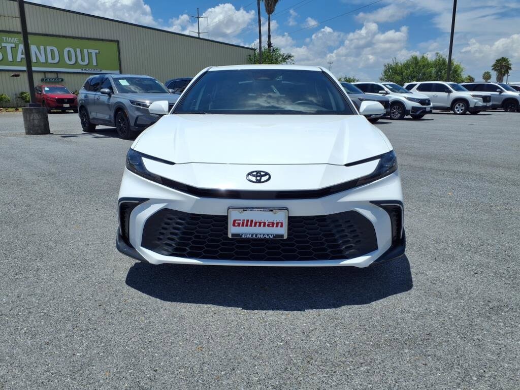 2025 Toyota Camry SE photo 3