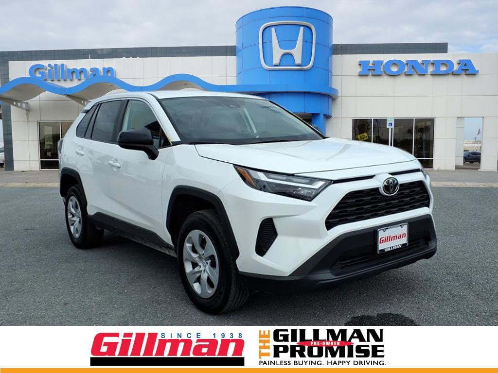 2025 Toyota RAV4 LE's photo