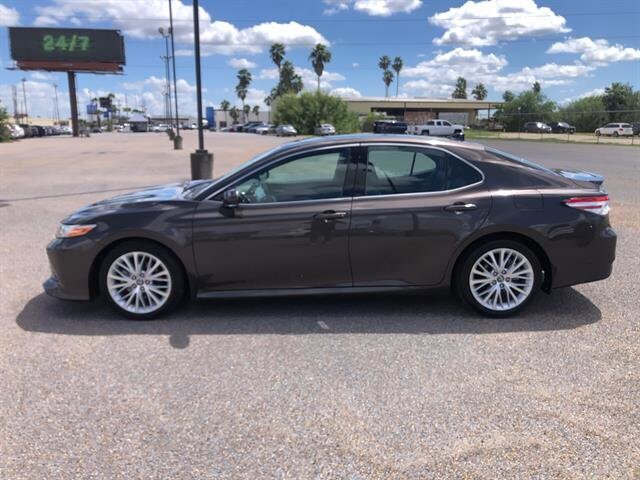 2019 Toyota Camry SE XLE photo 4