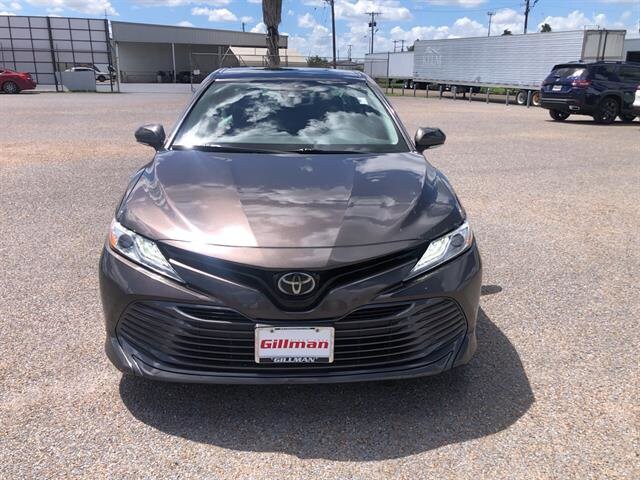 2019 Toyota Camry SE XLE photo 2
