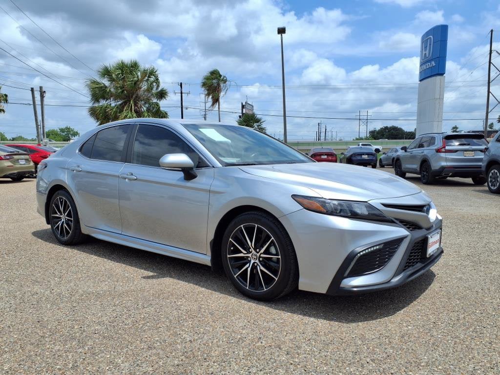 Used 2022 Toyota Camry SE with VIN 4T1G31AK7NU575378 for sale in San Benito, TX