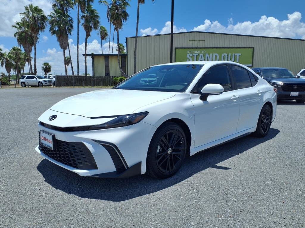 2025 Toyota Camry SE photo 4