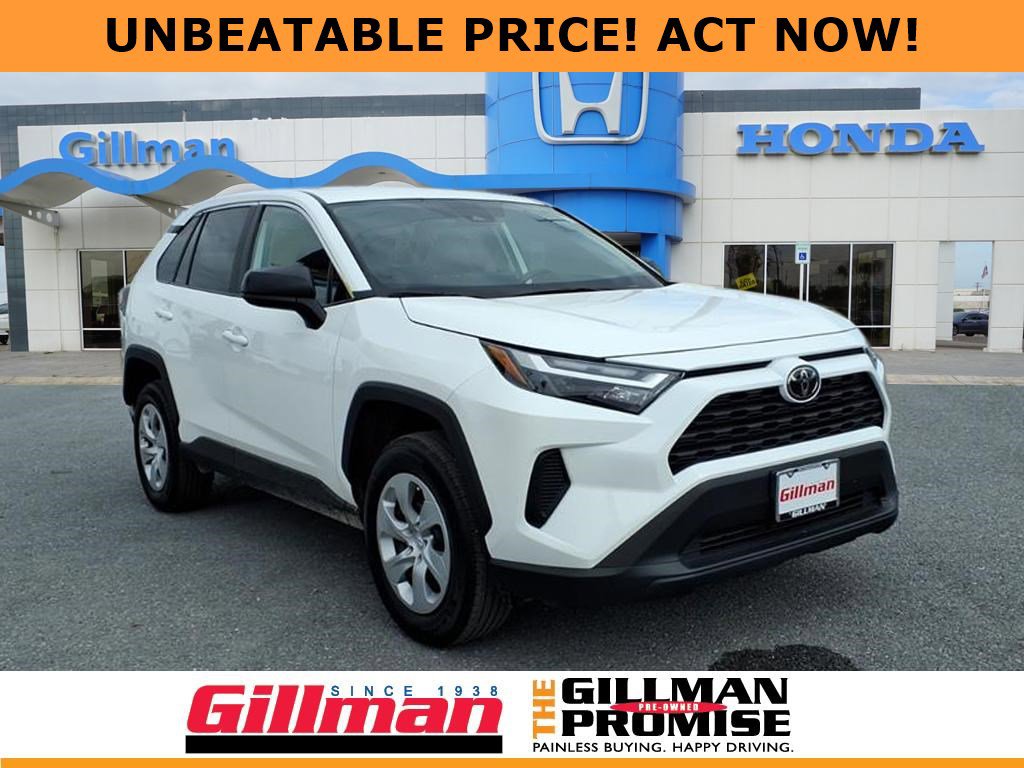 2025 Toyota RAV4 LE's photo