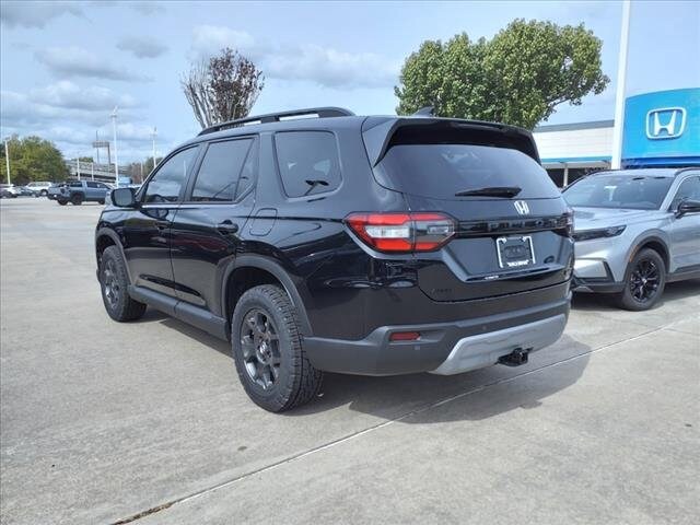 2025 Honda Pilot TrailSport photo 2