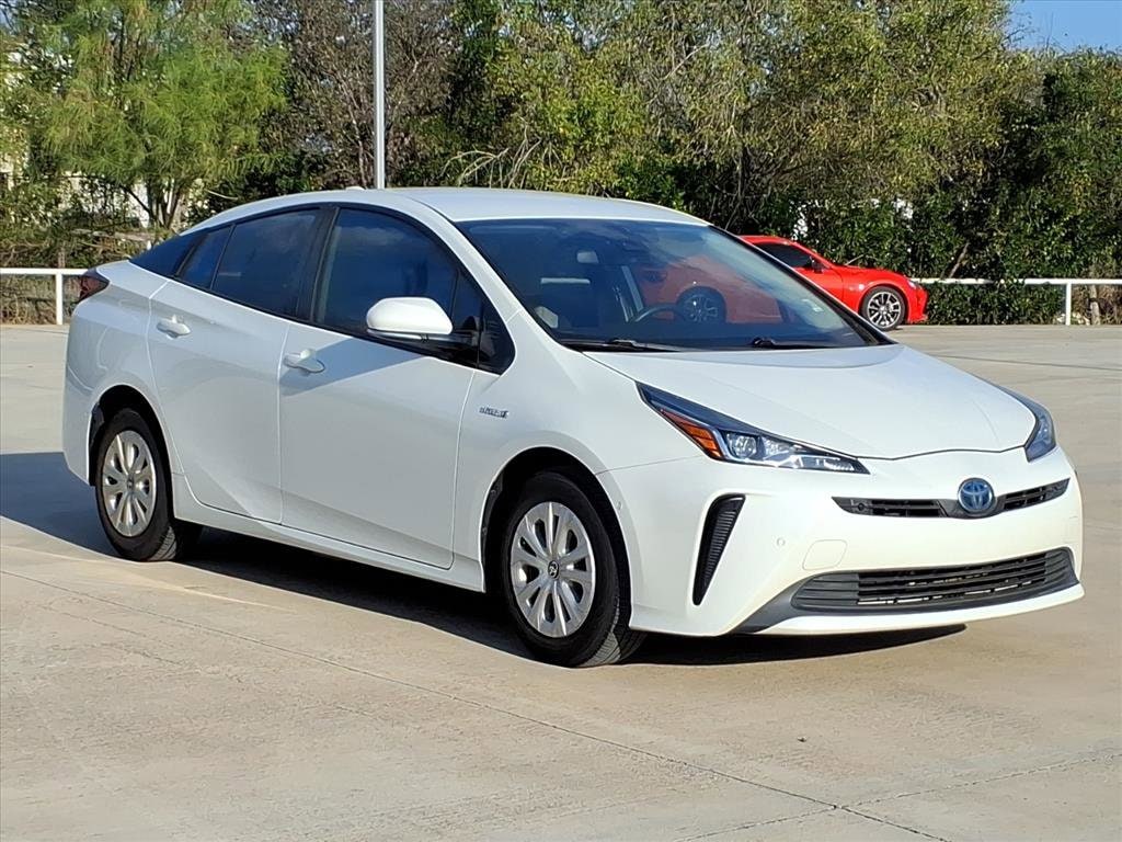 2020 Toyota Prius LE photo 2