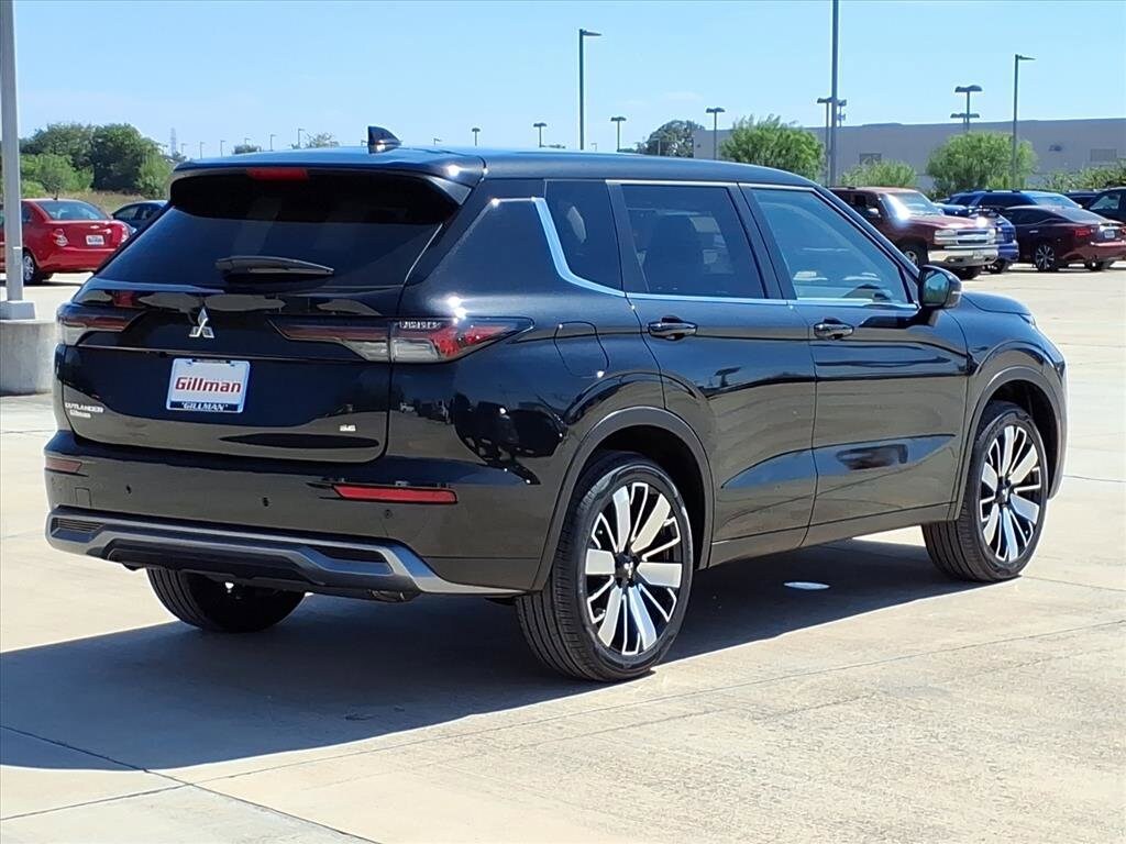 2025 Mitsubishi Outlander SE photo 4