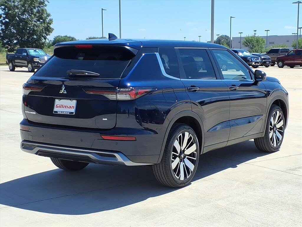 2025 Mitsubishi Outlander SE photo 4