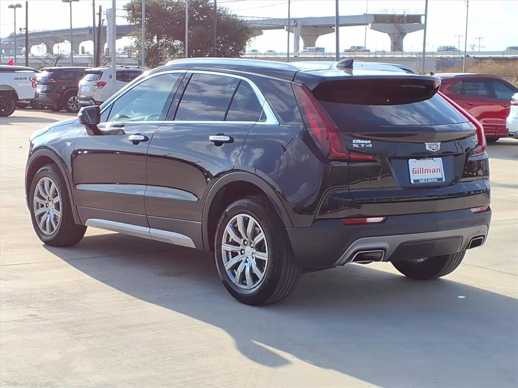 2023 Cadillac XT4 Premium Luxury photo 3