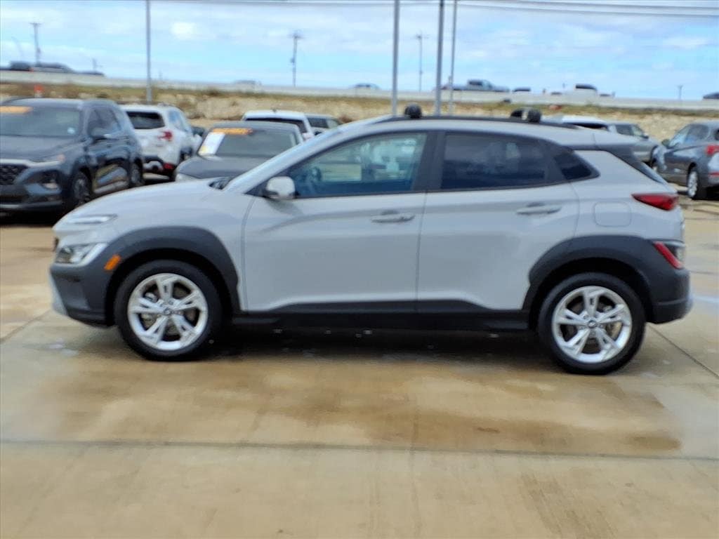 2023 Hyundai Kona SEL photo 2