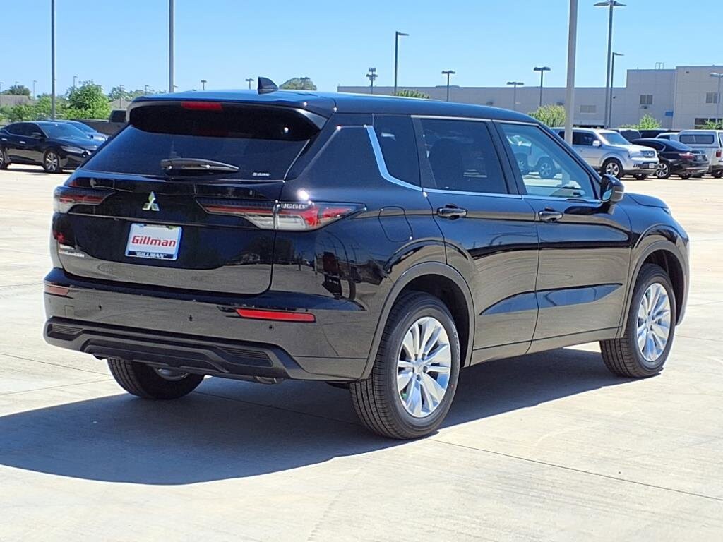 2025 Mitsubishi Outlander ES photo 4