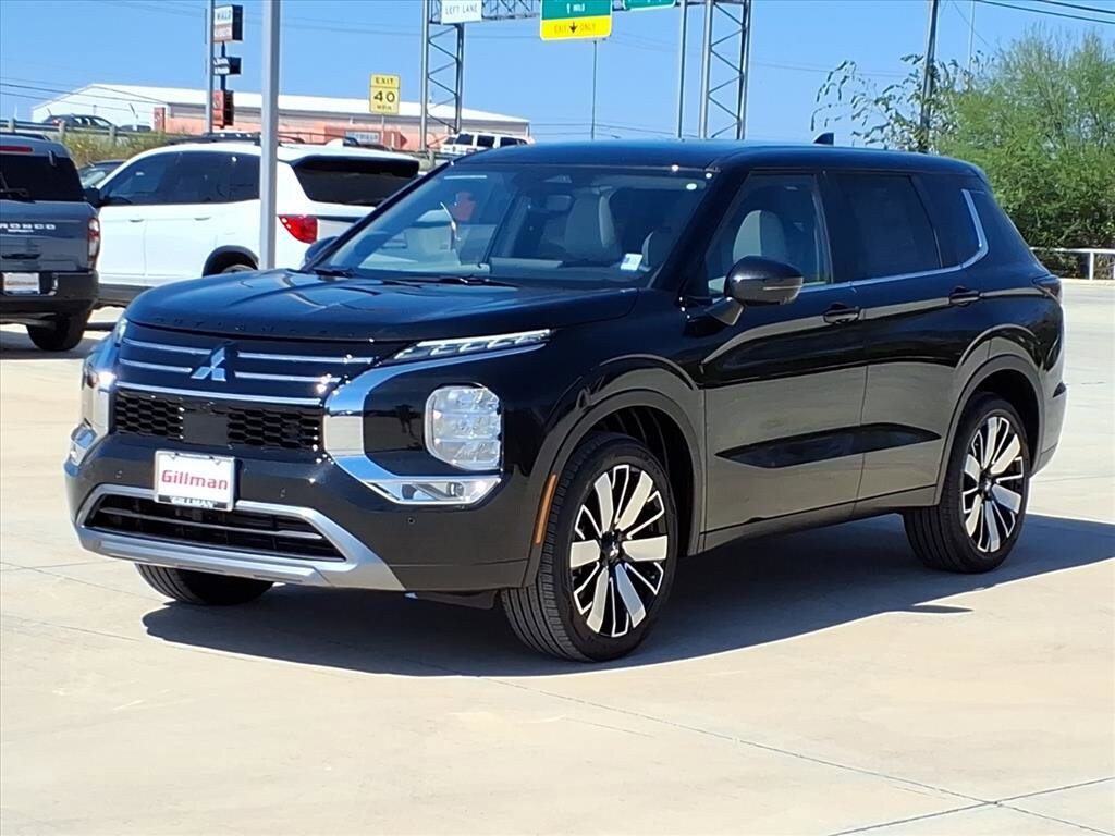 2025 Mitsubishi Outlander SE photo 2