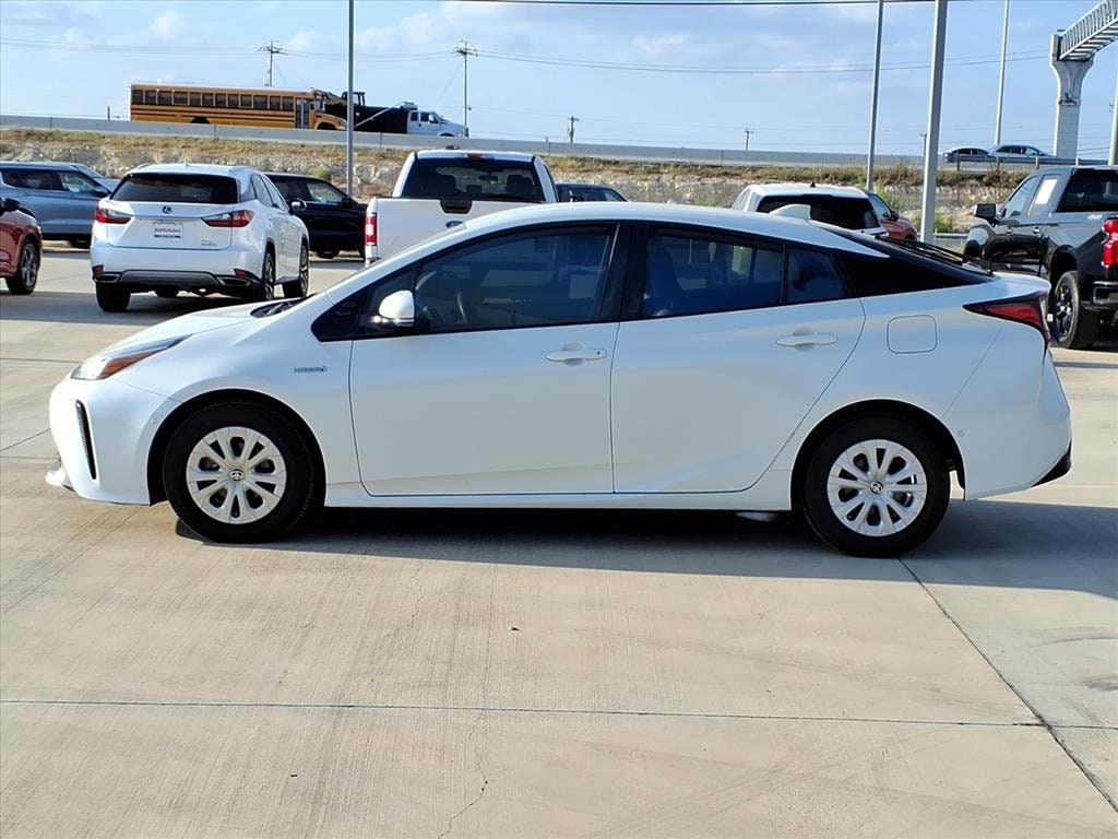 2020 Toyota Prius LE photo 4