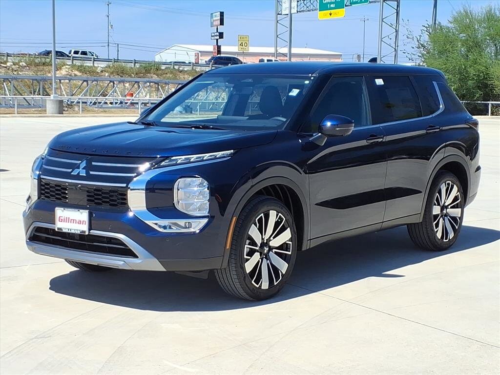 2025 Mitsubishi Outlander SE photo 2