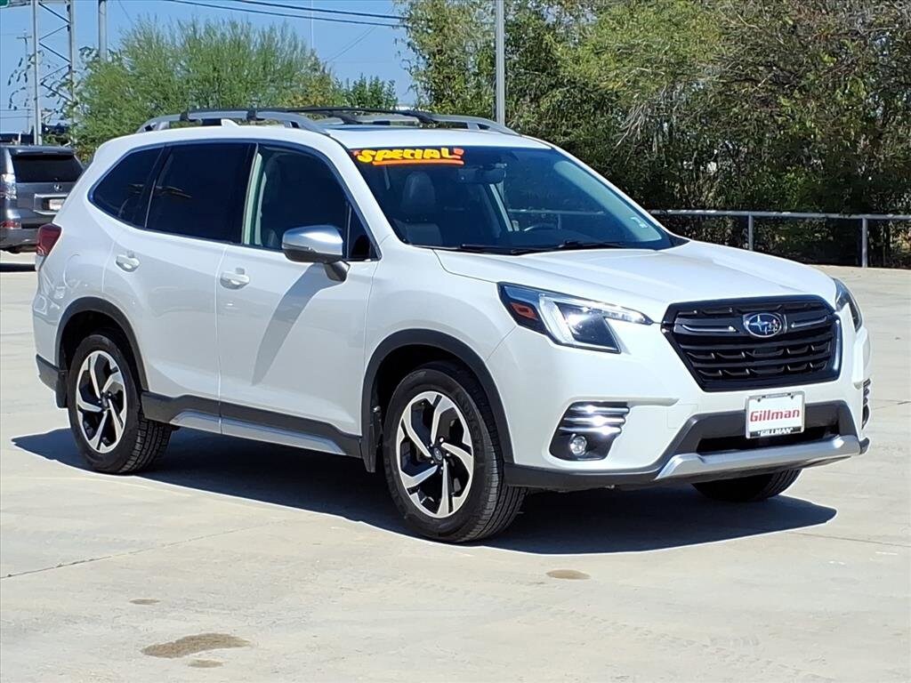 2022 Subaru Forester Touring photo 2