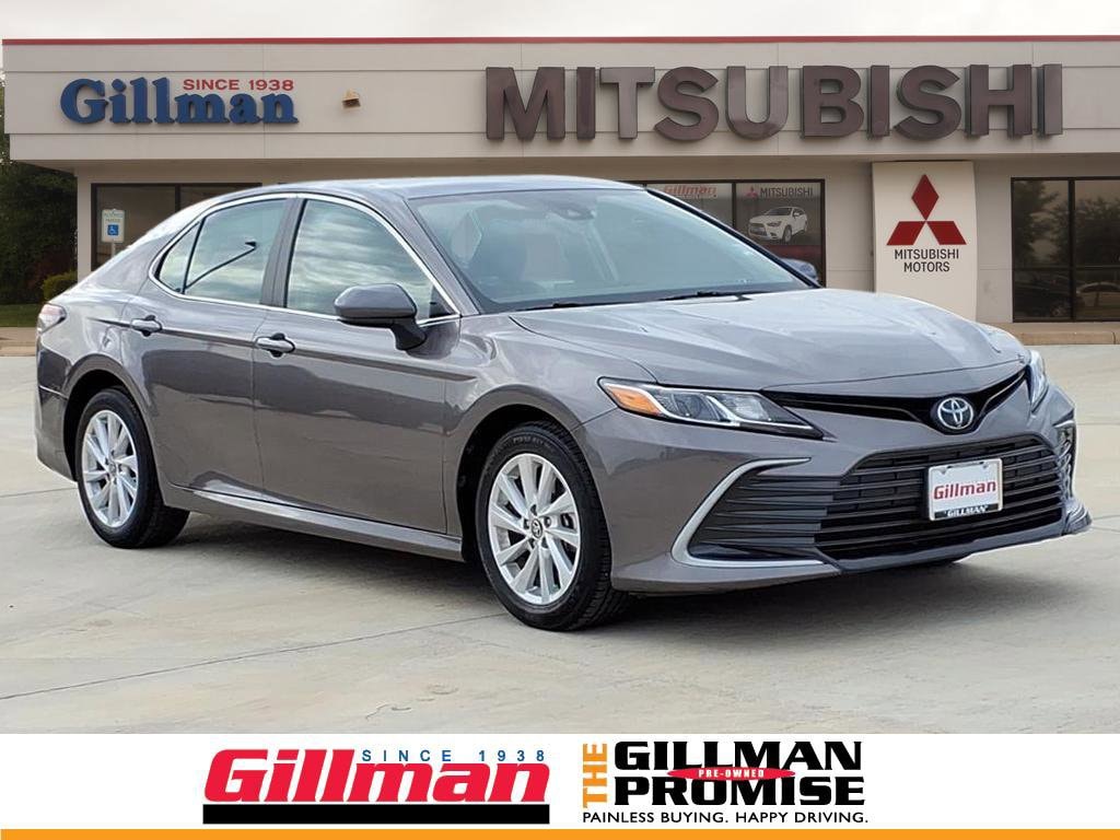 2024 Toyota Camry LE's photo